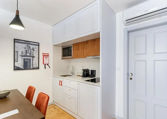 Lp Heritage Next To Cathedral By Se *